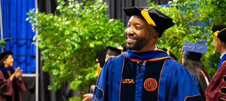 Traditions help UTSA graduates stand out at Commencement - UT San ...