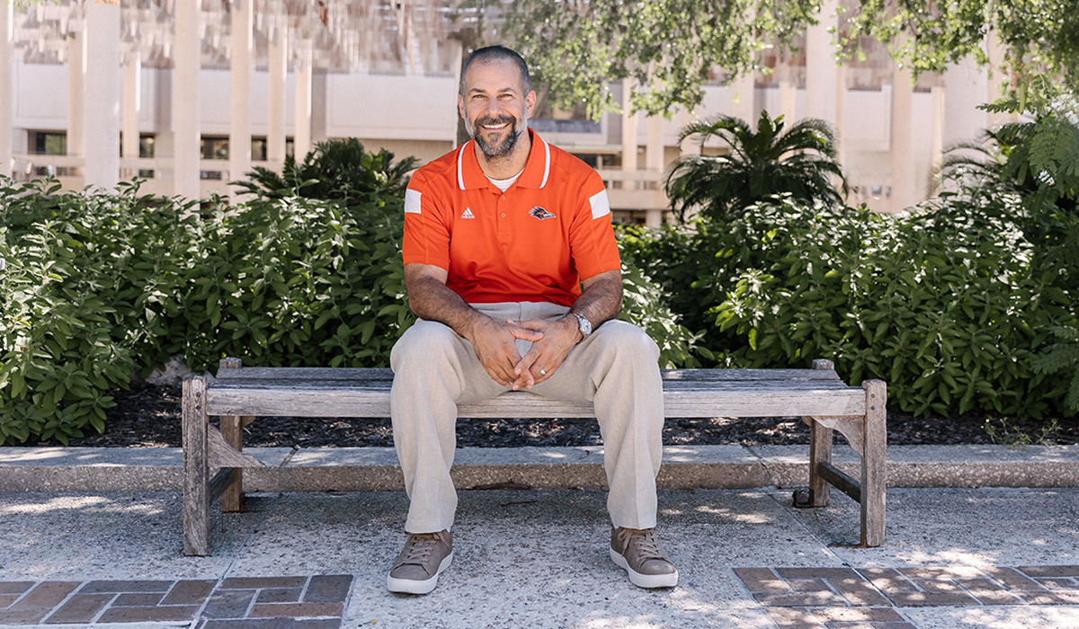 Endowment set up by Alvarez College of Business alumnus and professor establishes executive in residence program - UT San Antonio Today