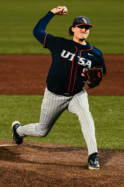 Connor Kelley throws a pitch.