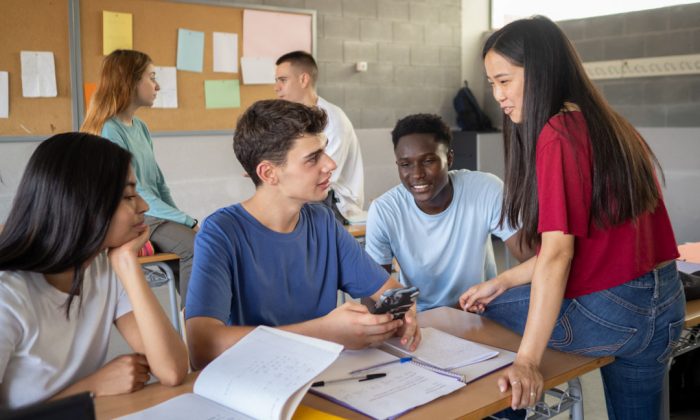 U.S. math teachers view student performance differently based on race and gender