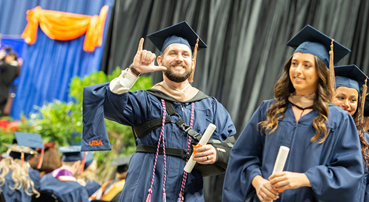 2018FallCommencement-HappyGuy780