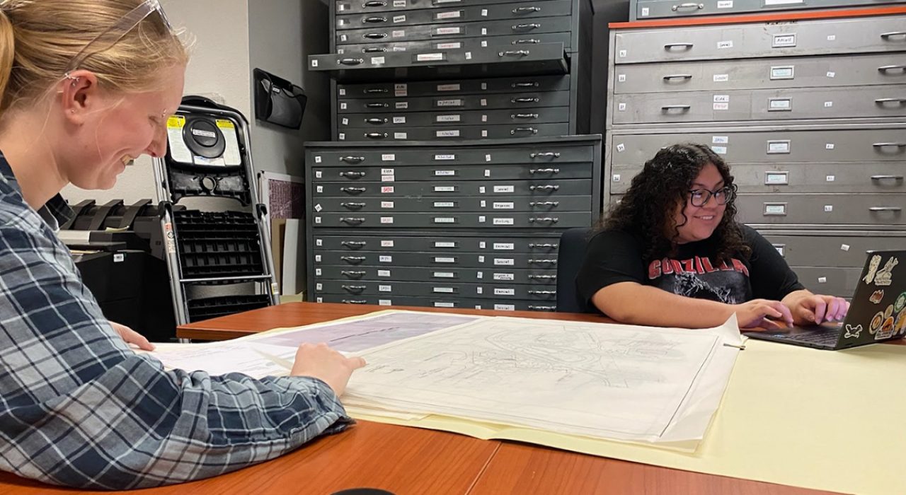 Mackenzi Roach and Andrea Pena Hernandez processing maps