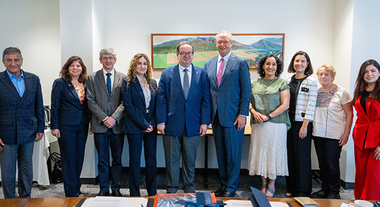 Rector Lomeli and President Eighmy signing the renewal of the cooperation agreement on Sept 13