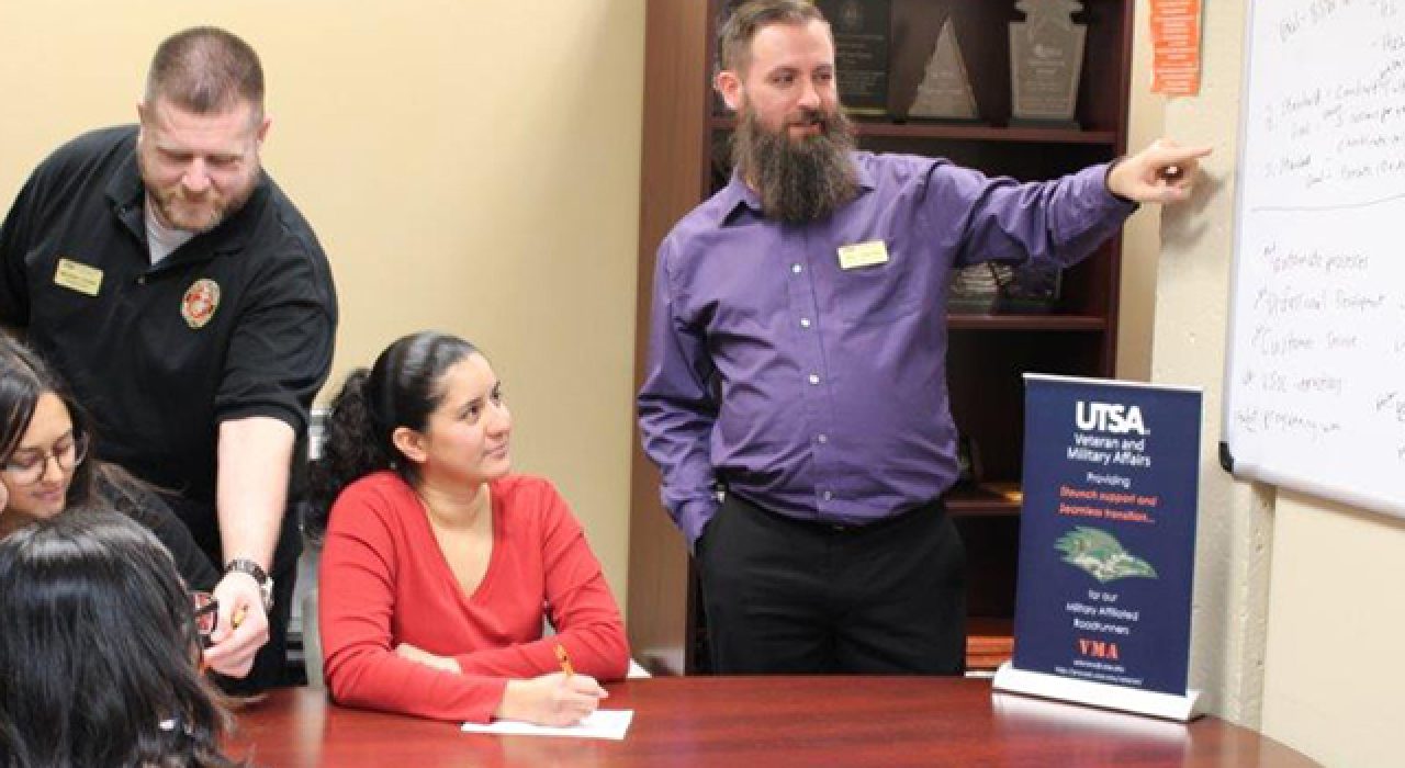 Logan and Lansdon advising UTSA student veterans.