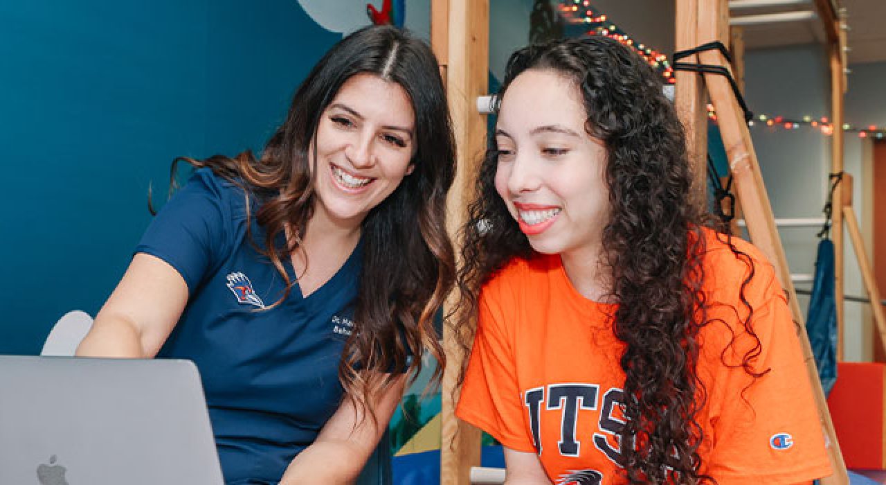 UTSA students collaborate and discuss their observations during classroom activity.