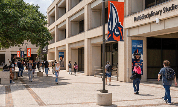 Student success, economic mobility initiatives earn UTSA national recognition