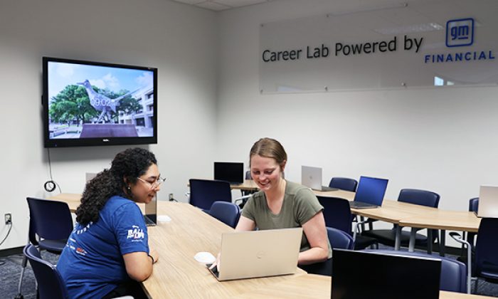 GM Financial’s gift establishes new Career Lab for UTSA students, alums