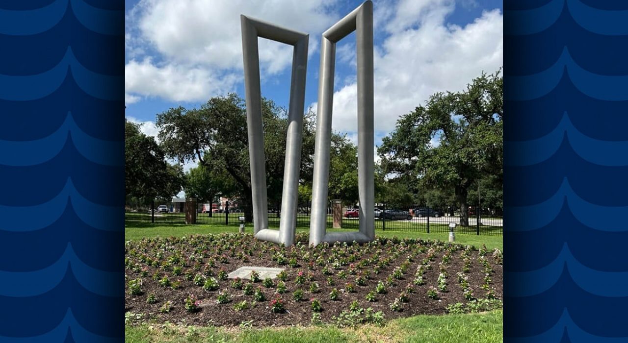 double-helix The "Double Helix" sculpture was designed by San Antonio artist Richard Harrell Rogers.