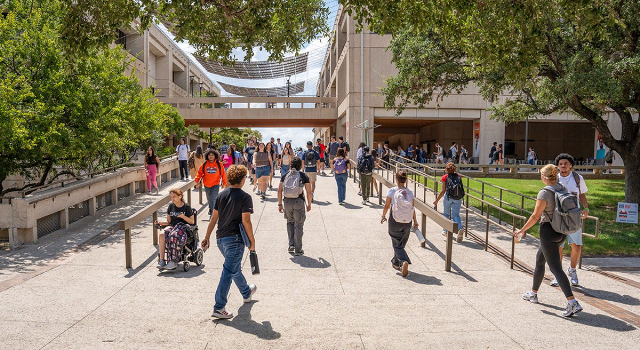 first-day-of-classes students walking on campus