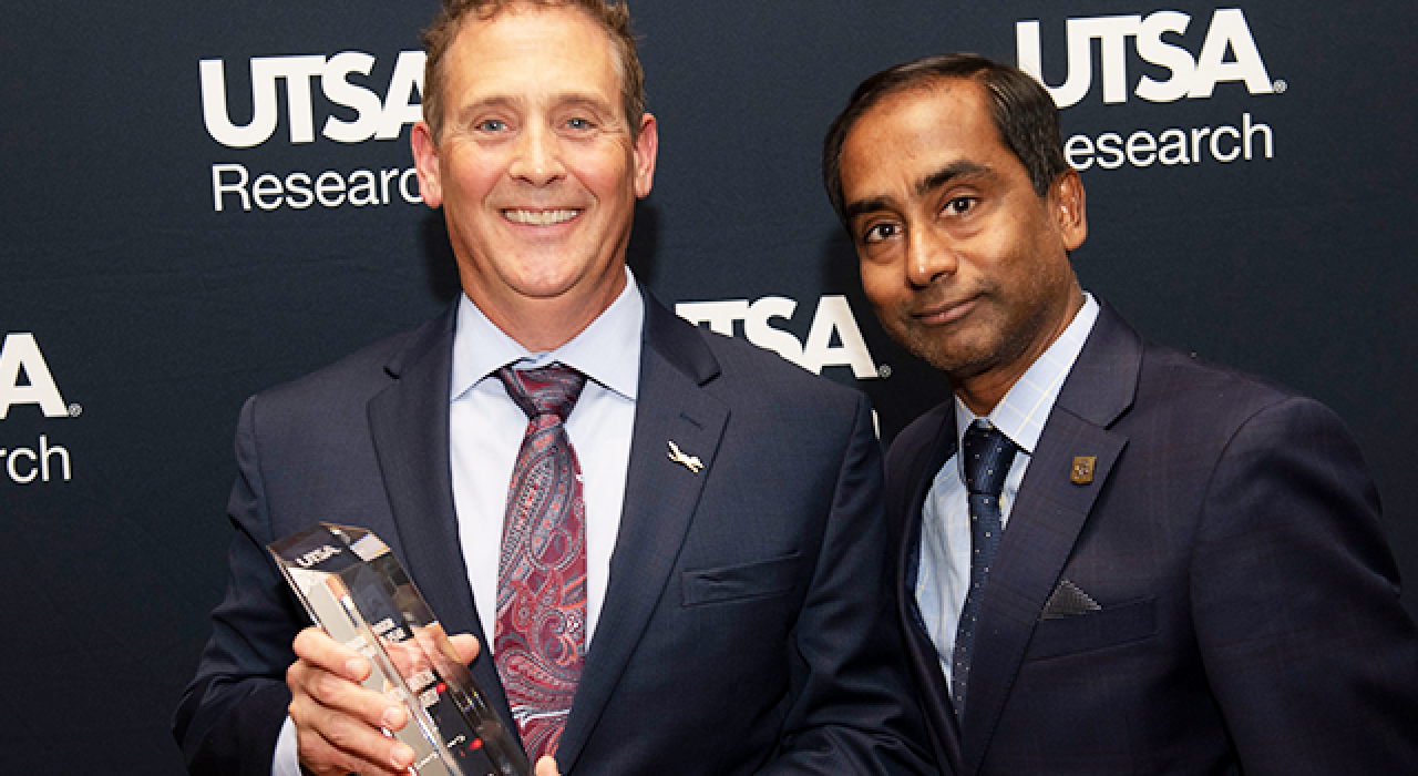 Innovator of the Year McHardy directs student researchers in the CIDD lab.