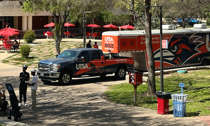 Editor’s Choice: Mobile Go Center supports student application process