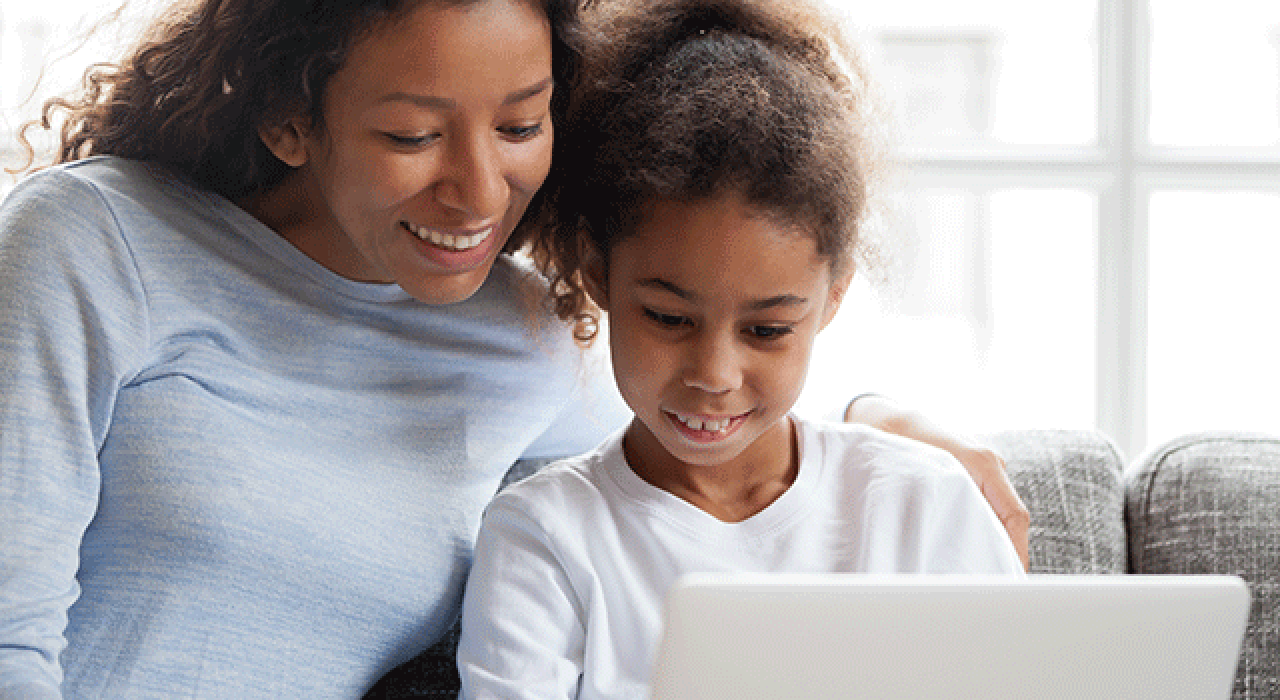 mother-child-computer-7801