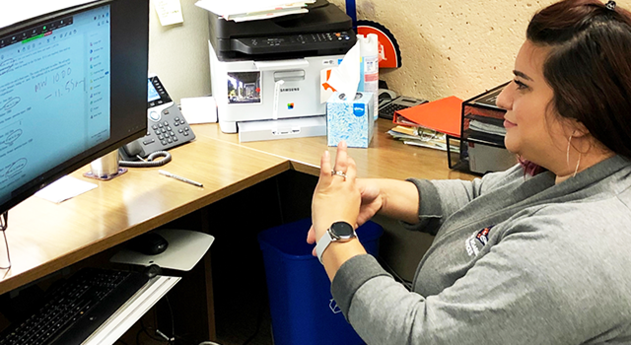 A sign language interpreter assists students during an online course.