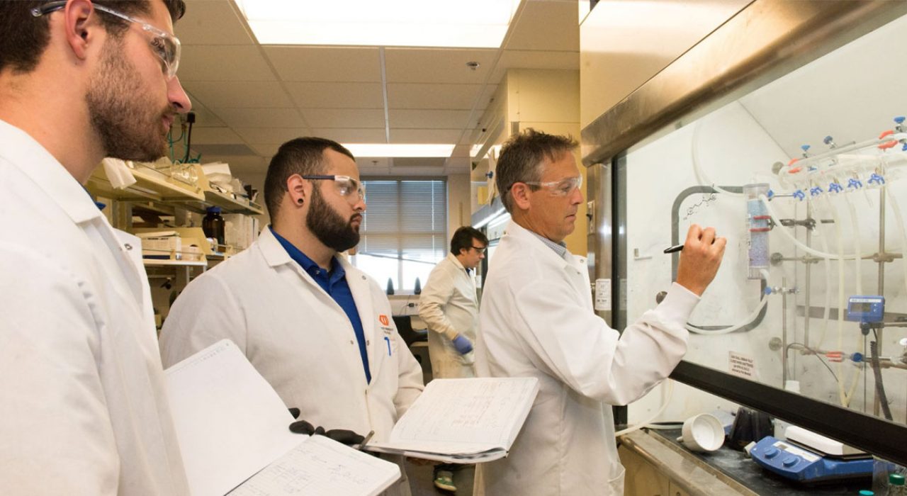 Stanton McHardy with student researchers at the Center for Innovative Drug Discovery.