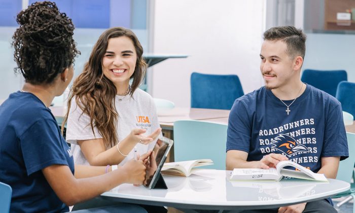 UTSA welcomes students to campus for spring semester classes