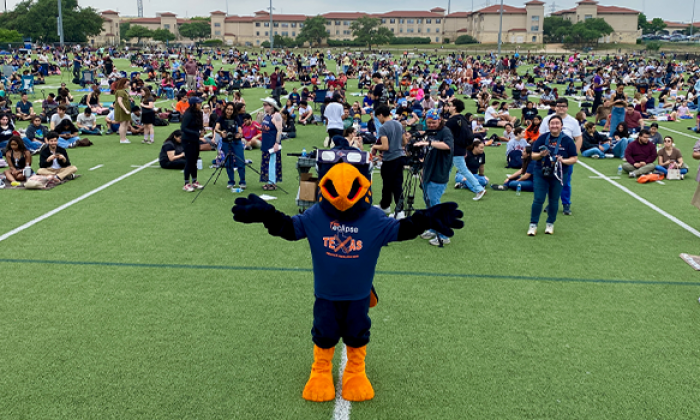 Video: Roadrunners gather at Main Campus for Eclipse Viewing Party